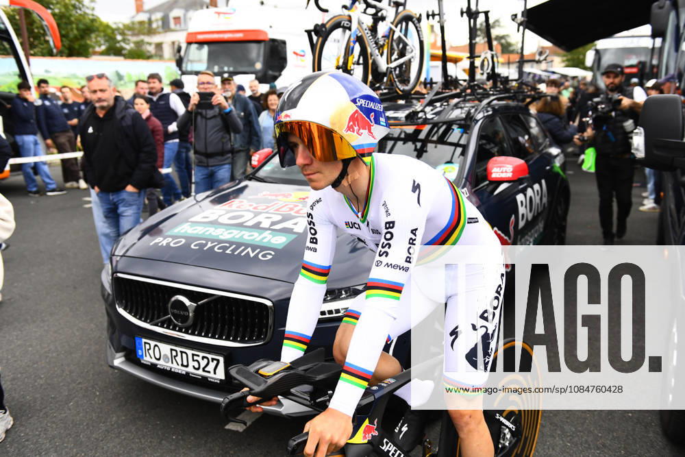 Les Herbiers, Pays De La Loire, France: Red BullÃBoraÃHansgrohes Belgian rider Remco Evenepoel competes in the Chrono des Nations in Les Herbiers, France, on October 18, 2026. Les Herbiers France - ZUMAh284 20261018_znp_h284_022