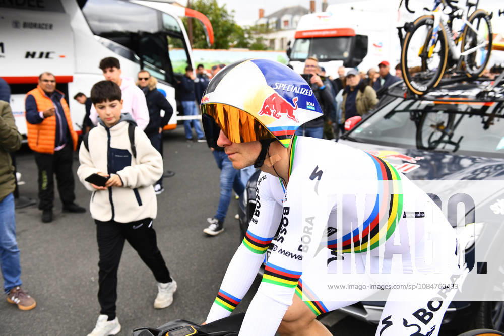 Les Herbiers, Pays De La Loire, France: Red BullÃBoraÃHansgrohes Belgian rider Remco Evenepoel competes in the Chrono des Nations in Les Herbiers, France, on October 18, 2026. Les Herbiers France - ZUMAh284 20261018_znp_h284_024