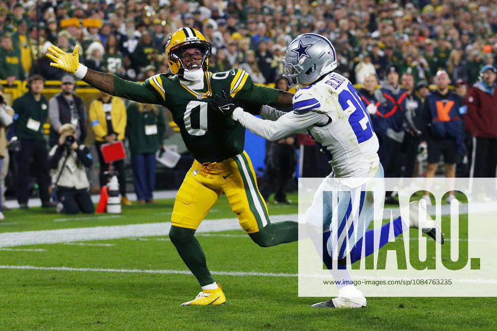 GREEN BAY, WI - OCTOBER 18: Dallas Cowboys cornerback Daron Bland (26) grabs Green Bay Packers wide receiver Matthew Golden (0) jersey during a game between the Green Bay Packers and the Dallas Cowboys on October 18, 2026 at Lambeau Field in Green Bay, WI. (Photo by Larry Radloff Icon Sportswire) NFL, American Football Herren, USA OCT 18 Cowboys at Packers Icon2610180628