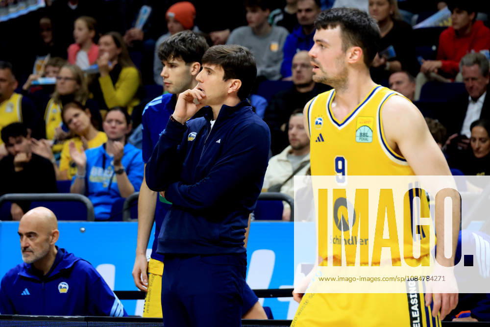 Germany, GER, DEU, Basketball, BBL Cup, Day 1, 2026–2027 Season, Berlin, ALBA Berlin vs. Bamberg HEAD COACH Pedro Calles, ALBA Berlin; JONAS MATTISSECK, ALBA Berlin 9; Nevio Bennefeld, ALBA Berlin 22; nordphoto GmbH, Engler Berlin, Uber Arena, Berlin, Germany