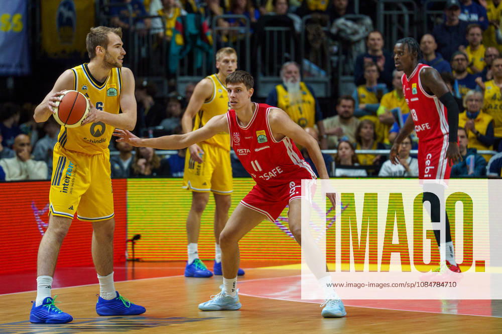 Pictured: Malte Delow, ALBA BERLIN, 6, Richard Balint, BMA365 Bamberg Baskets, 11 19 10 2026, Alba Berlin vs. BMA365 Bamberg Baskets, BBL Cup Round of 16, Basketball, 2026–27 Season, Uber Arena