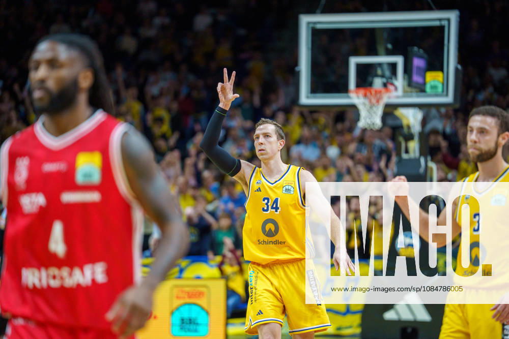 In the photo: a shot, celebration, joy, excitement; celebrating, cheering; Justin Bean, ALBA BERLIN, 34 19 10 2026, Alba Berlin vs. BMA365 Bamberg Baskets, BBL Cup Round of 16, basketball, 2026–27 season, Uber Arena