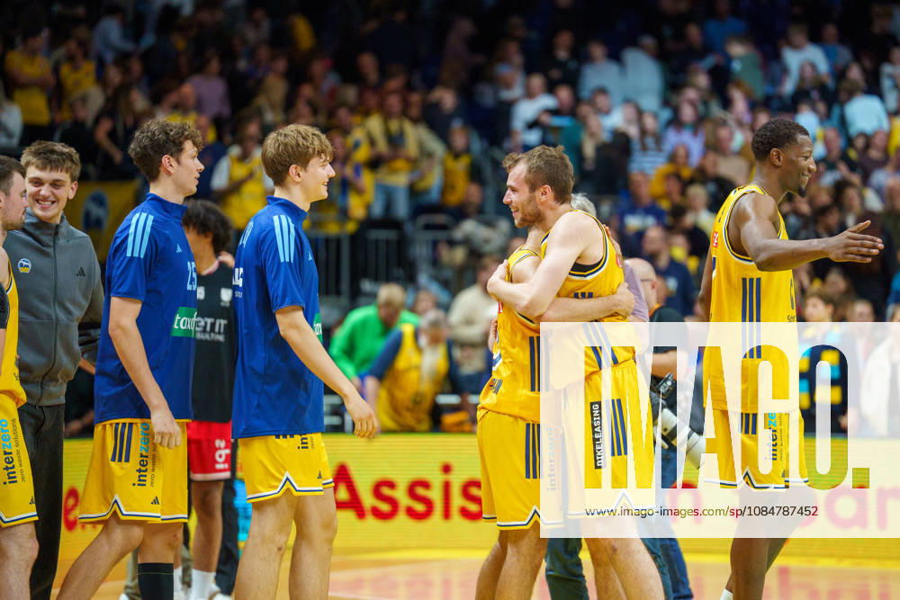 In the photo: After the game, Alba Berlin wins, celebration, joy, October 19, 2026, Alba Berlin vs. BMA365 Bamberg Baskets, BBL Cup Round of 16, basketball, 2026–27 season, Uber Arena