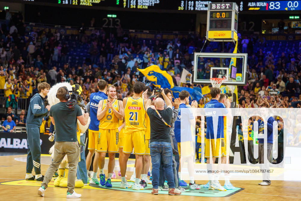 In the photo: After the game, Alba Berlin wins, celebration, joy, October 19, 2026, Alba Berlin vs. BMA365 Bamberg Baskets, BBL Cup Round of 16, basketball, 2026–27 season, Uber Arena