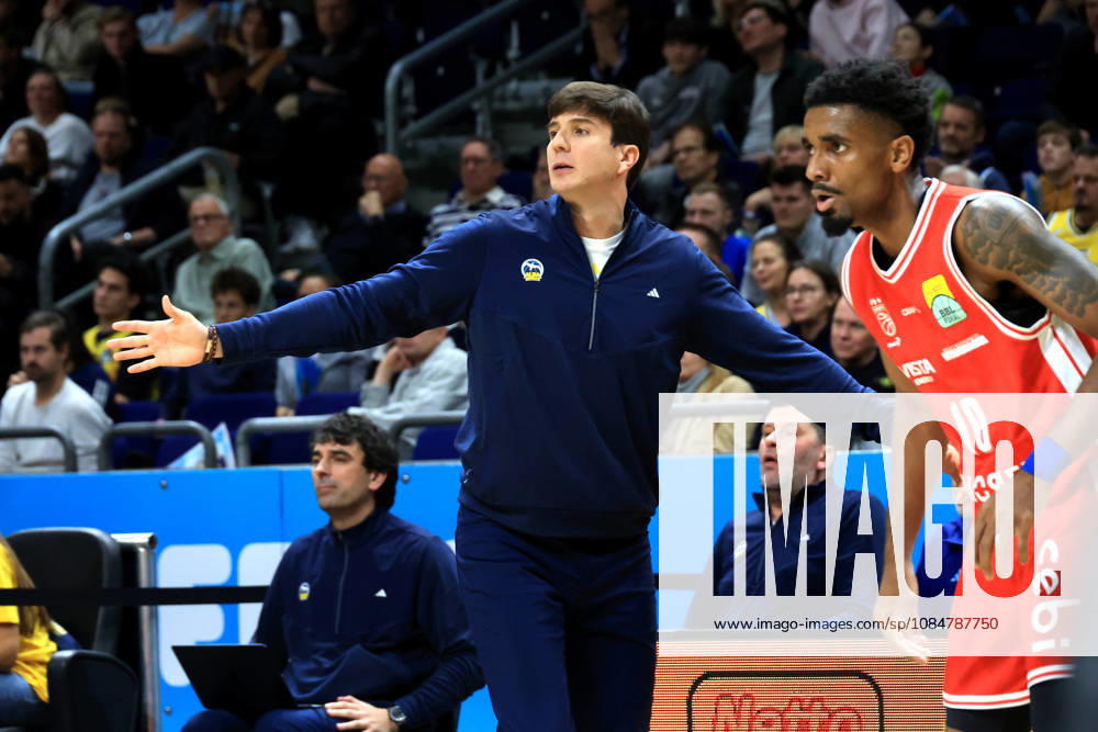 Germany, GER, DEU, Basketball, BBL Cup, Day 1, 2026–2027 Season, Berlin, ALBA Berlin vs. Bamberg, Head Coach Pedro Calles (ALBA Berlin), Mylik Wilson (Bamberg), 10 nordphoto GmbH, Engler Berlin, Uber Arena, Berlin, Germany