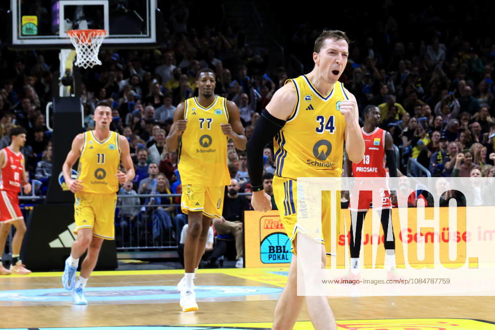 Germany, GER, DEU, Basketball, BBL Cup, Day 1, 2026–2027 Season, Berlin, ALBA Berlin vs. Bamberg, Justin Bean (ALBA Berlin) 34, Sima Fatty Yankuba (ALBA Berlin) 77, JOE WIESKAMP (ALBA Berlin) 11, cheering, celebration, joy, happiness, happy, positive emotions, nordphoto GmbH Engler Berlin Uber Arena Berlin Germany