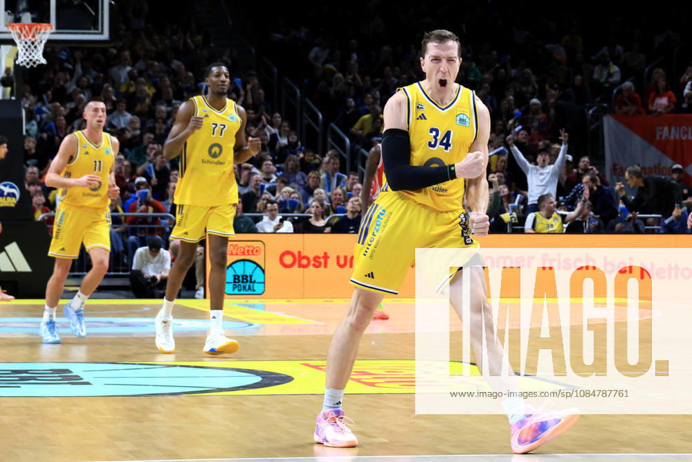 Germany, GER, DEU, Basketball, BBL Cup, Day 1, 2026–2027 Season, Berlin, ALBA Berlin vs. Bamberg, Justin Bean (ALBA Berlin) 34, Sima Fatty Yankuba (ALBA Berlin) 77, JOE WIESKAMP (ALBA Berlin) 11, cheering, celebration, joy, happiness, happy, positive emotions, nordphoto GmbH Engler Berlin Uber Arena Berlin Germany