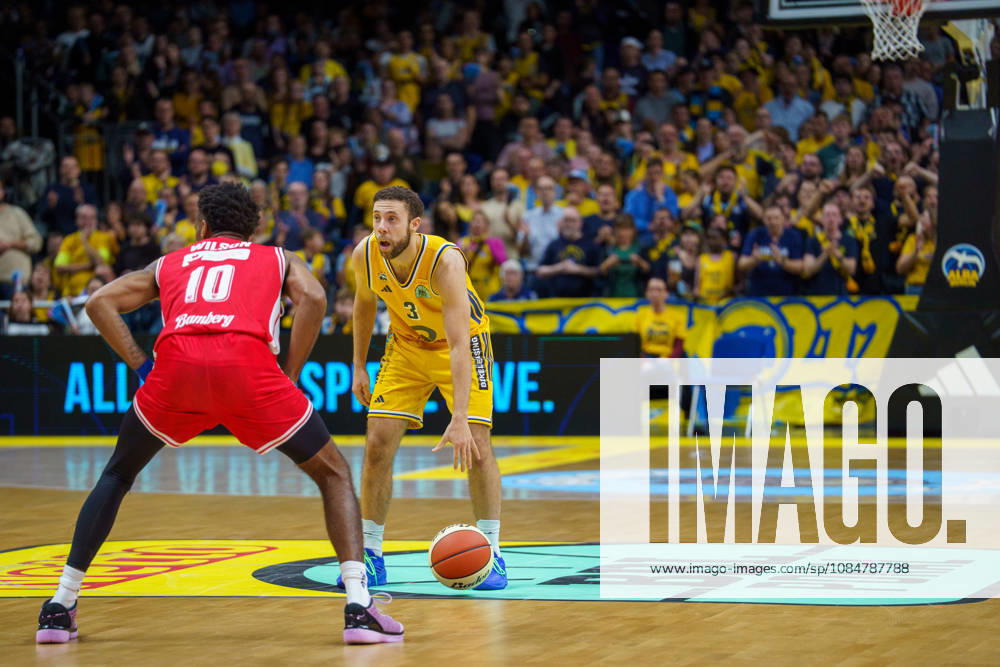 Pictured: Jordan Ford, ALBA BERLIN, 3; Mylik Wilson, BMA365 Bamberg Baskets, 10 19 10 2026; Alba Berlin vs. BMA365 Bamberg Baskets, BBL Cup Round of 16, Basketball, 2026–27 Season, Uber Arena