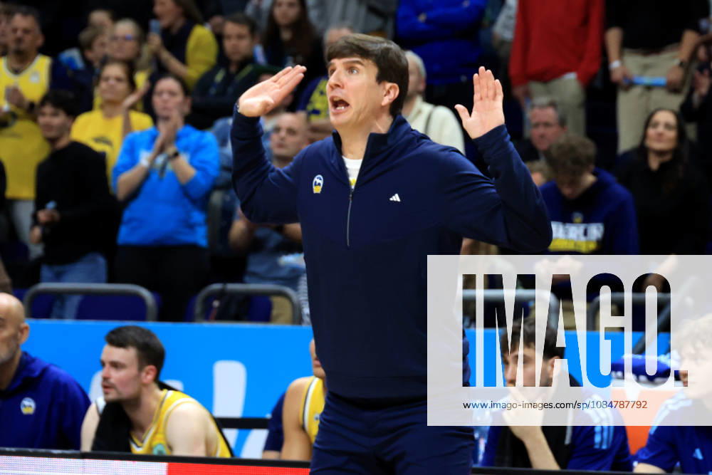 Germany, GER, DEU, Basketball, BBL Cup, Day 1, 2026–2027 Season, Berlin, ALBA Berlin vs. Bamberg HEAD COACH Pedro Calles ALBA Berlin nordphoto GmbH Engler Berlin Uber Arena Berlin Germany