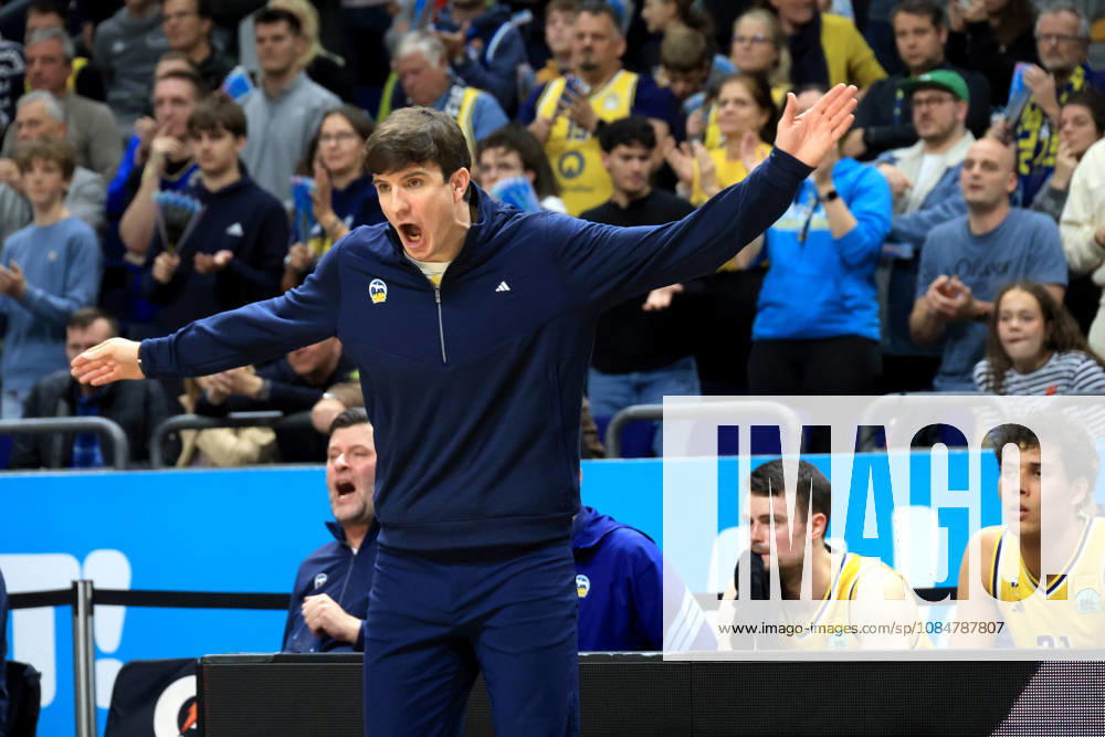 Germany, GER, DEU, Basketball, BBL Cup, Day 1, 2026–2027 Season, Berlin, ALBA Berlin vs. Bamberg HEAD COACH Pedro Calles ALBA Berlin nordphoto GmbH Engler Berlin Uber Arena Berlin Germany
