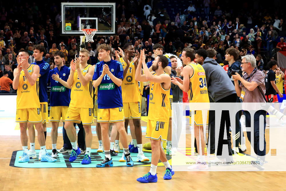 Germany, GER, DEU, Basketball, BBL Cup, Day 1, 2026–2027 Season, Berlin, ALBA Berlin vs. Bamberg ALBA Players, Cheering, Celebrating, Joy, Happiness, Happy, Positive Emotions, nordphoto GmbH Engler Berlin Uber Arena Berlin Germany