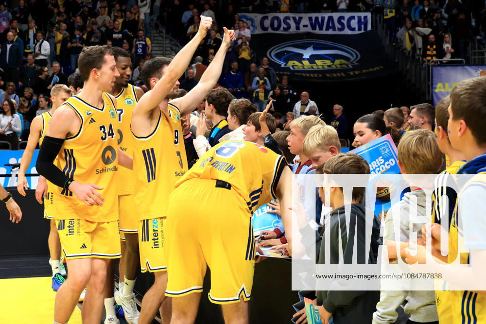 Germany, GER, DEU, Basketball, BBL Cup, Day 1, 2026–2027 Season, Berlin, ALBA Berlin vs. Bamberg ALBA Players, Justin Bean ALBA Berlin 34, JONAS MATTISSECK, ALBA Berlin 9, MALTE DELOW, ALBA Berlin 6; celebration, cheering, joy, happiness, happy, positive emotions, ALBA fans; nordphoto GmbH, Engler, Berlin, Uber Arena, Berlin, Germany