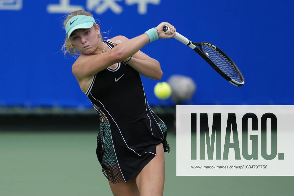 WTA, Tennis Damen Kinoshita Group Japan Open - Day 2 Emerson Jones of Australia competes in her round of 32 singles match against Ann Li of the United States at the 2026 Kinoshita Group Japan Open Women s tennis tournament at the Utsubo Tennis Center in Osaka, Japan, on October 20, 2026. Osaka Japan