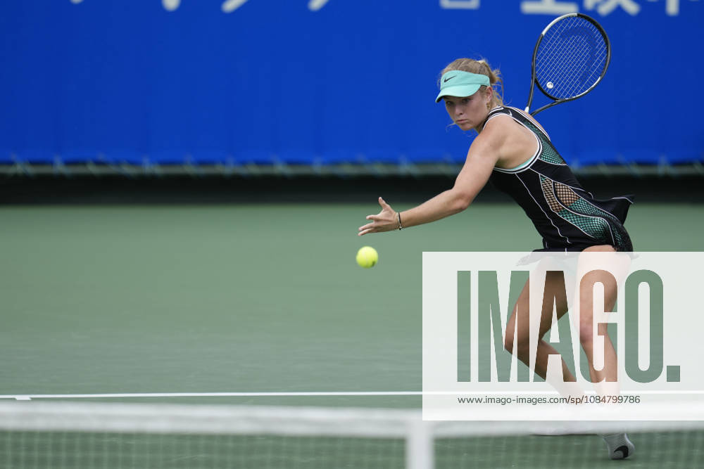 WTA, Tennis Damen Kinoshita Group Japan Open - Day 2 Emerson Jones of Australia competes in her round of 32 singles match against Ann Li of the United States at the 2026 Kinoshita Group Japan Open Women s tennis tournament at the Utsubo Tennis Center in Osaka, Japan, on October 20, 2026. Osaka Japan
