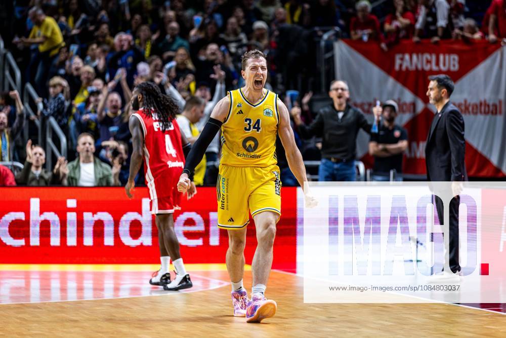 Basketball Berlin, October 19, 2026; 2026–2027 Season; Netto BBL Cup Round of 16; Alba Berlin; BMA365; Bamberg Baskets; Quarterfinal Draw; Malte Delow; Alba Berlin, No. 06; Celebrating