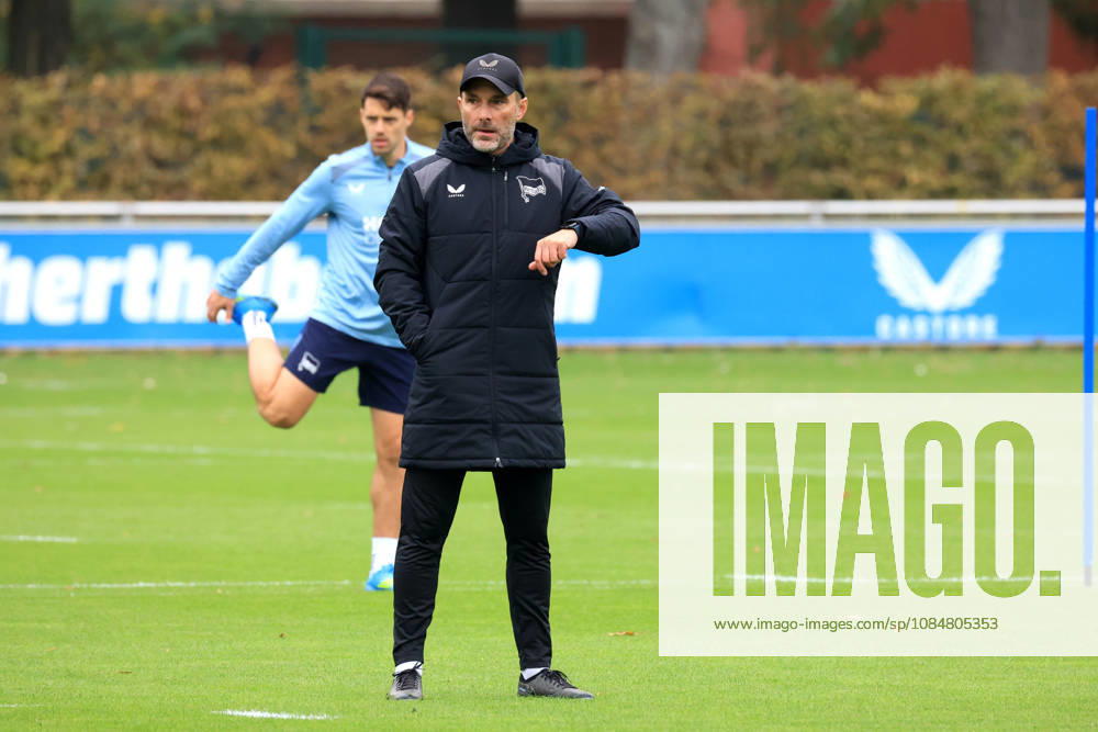 Germany, Soccer, 2. Bundesliga, 2026–2027 season, Sportforum, Hertha BSC, Head Coach Stefan Leitl leading Hertha BSC Berlin in training, Josip Brekalo of Hertha BSC Berlin, 7th round of the 2nd Division. DFB and DFL regulations prohibit any use of photographs as image sequences and or quasi-video. nordphoto GmbH, Engler, Berlin, Sportforum, Berlin, Germany