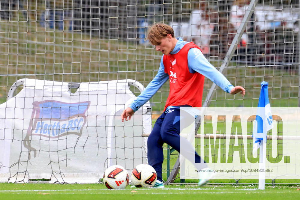 Germany, Soccer, 2. Bundesliga, 2026–2027 season, Sportforum, Hertha BSC, Training: Mayson Grothe, Hertha BSC Berlin 34, 2nd Division. DFB and DFL regulations prohibit any use of photographs as image sequences and or quasi-video. nordphoto GmbH, Engler, Berlin, Sportforum, Berlin, Germany