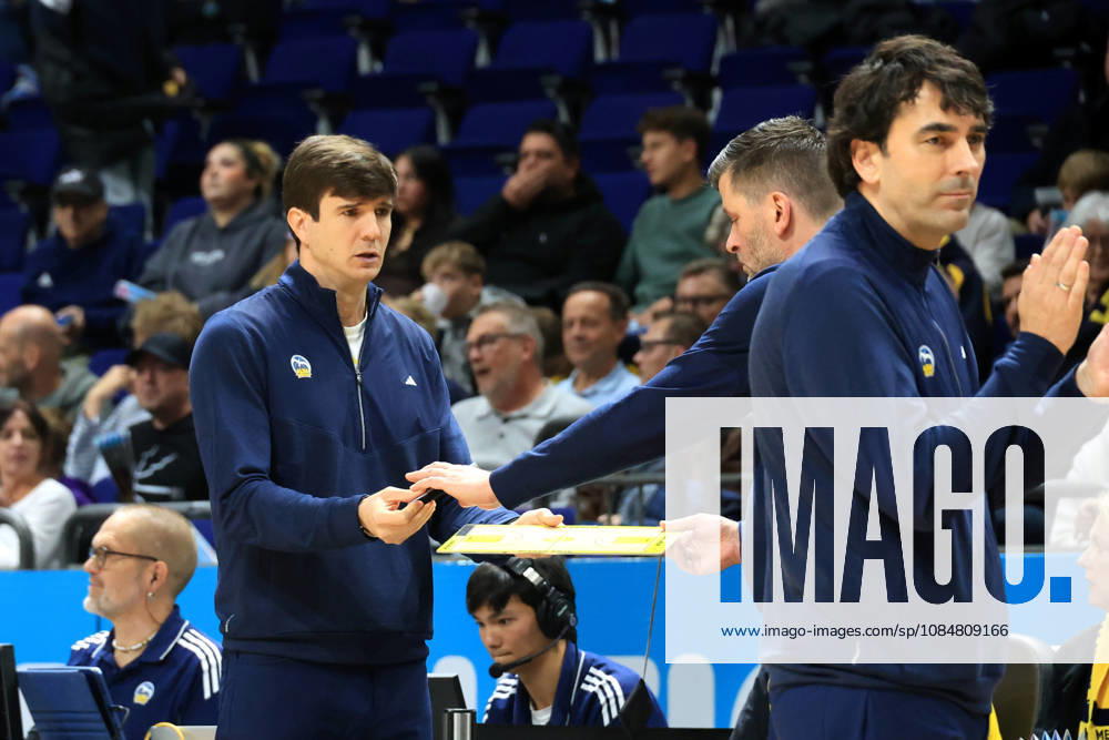 Germany, GER, DEU, Basketball, BBL Cup, Day 1, 2026–2027 Season, Berlin, ALBA Berlin vs. Bamberg Head Coach Pedro Calles (ALBA Berlin), Assistant Coach Sebastian Trzcionka (ALBA Berlin), nordphoto GmbH, Engler Berlin, Uber Arena, Berlin, Germany