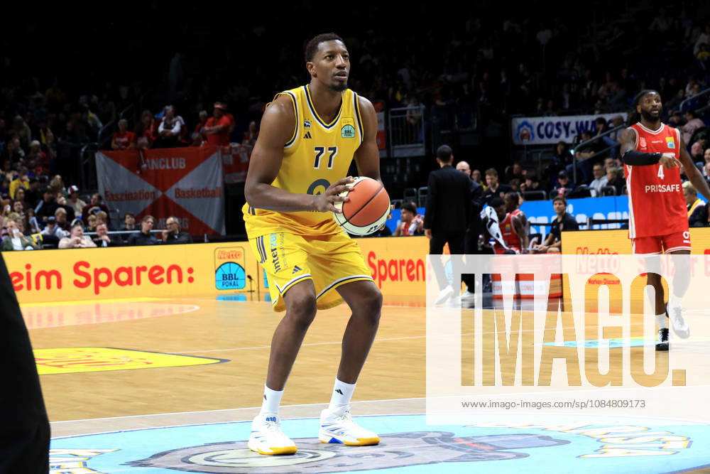 Germany, GER, DEU, Basketball, BBL Cup, Day 1, 2026–2027 Season, Berlin, ALBA Berlin vs. Bamberg, free throw by Sima Fatty Yankuba, ALBA Berlin 77, nordphoto GmbH, Engler, Berlin, Uber Arena, Berlin, Germany