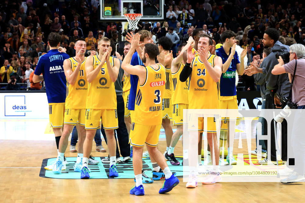 Germany, GER, DEU, Basketball, BBL Cup, Day 1, 2026–2027 Season, Berlin, ALBA Berlin vs. Bamberg ALBA Players, Cheering, Celebrating, Joy, Happiness, Happy, Positive Emotions, nordphoto GmbH Engler Berlin Uber Arena Berlin Germany