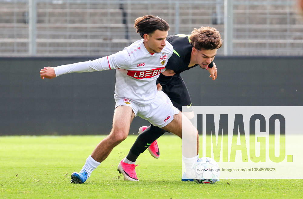 Stuttgart, U19 Champions League, 2026–2027 season, U19 Youth League: VfB Stuttgart vs. Atlético Madrid, from left: Neno Zezelj (VfB), Oscar Parejo (Atlético)