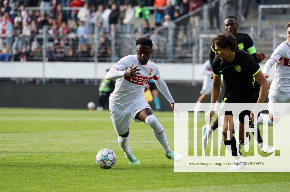 U19 VfB Stuttgart vs. U19 Atlético Madrid Germany, Stuttgart, October 20, 2026, Soccer, UEFA Youth League, 2026–2027 season, VfB Stuttgart U19 vs. Atlético Madrid U19: Brayann Kenmoe (VfB Stuttgart U19), Gerard Fragoso (Atlético Madrid U19)
