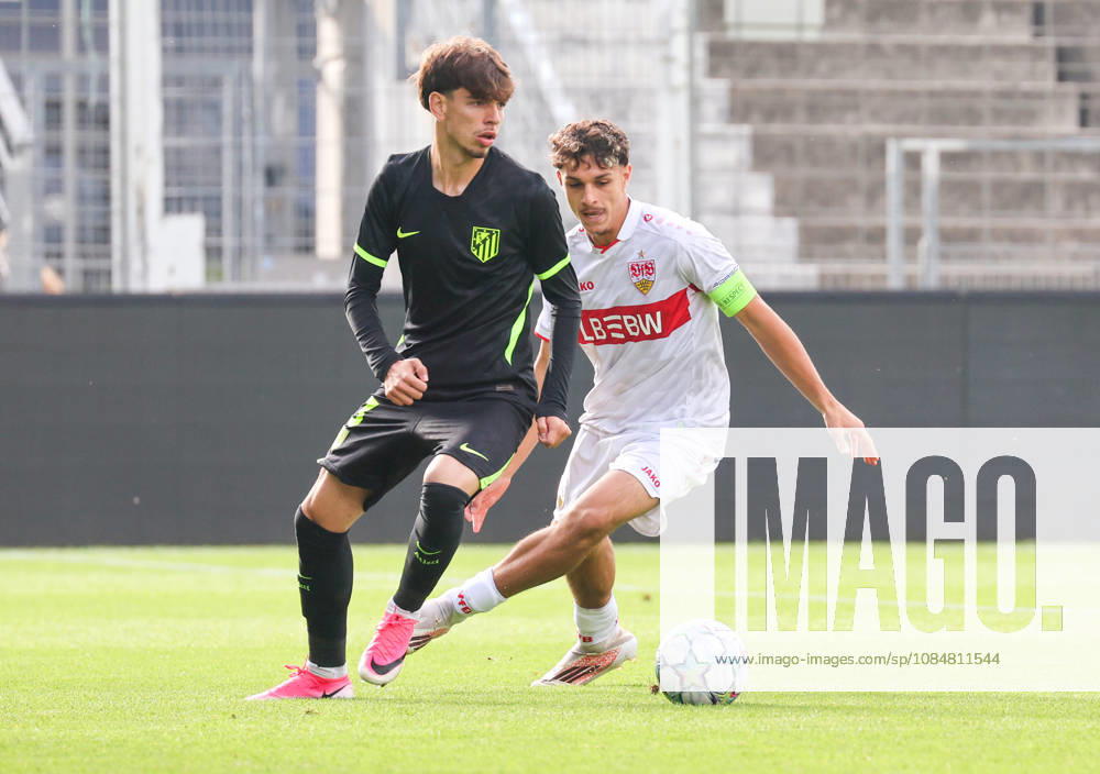 Stuttgart, U19 Champions League, 2026–2027 season, U19 Youth League: VfB Stuttgart vs. Atlético Madrid, from left: Oscar Parejo (Atlético Madrid), Massimo Di Benedetto (VfB)