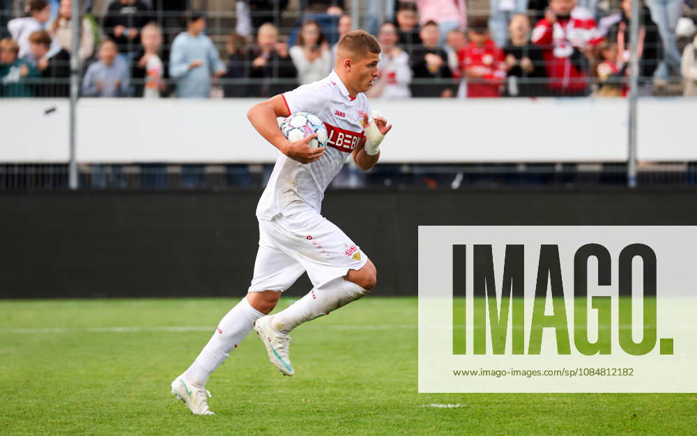 Stuttgart, U19 Champions League soccer, 2026–2027 season, U19 Youth League: VfB Stuttgart vs. Atlético Madrid, celebration after the 2–3 goal, goal scorer Enis Redzepi (VfB)