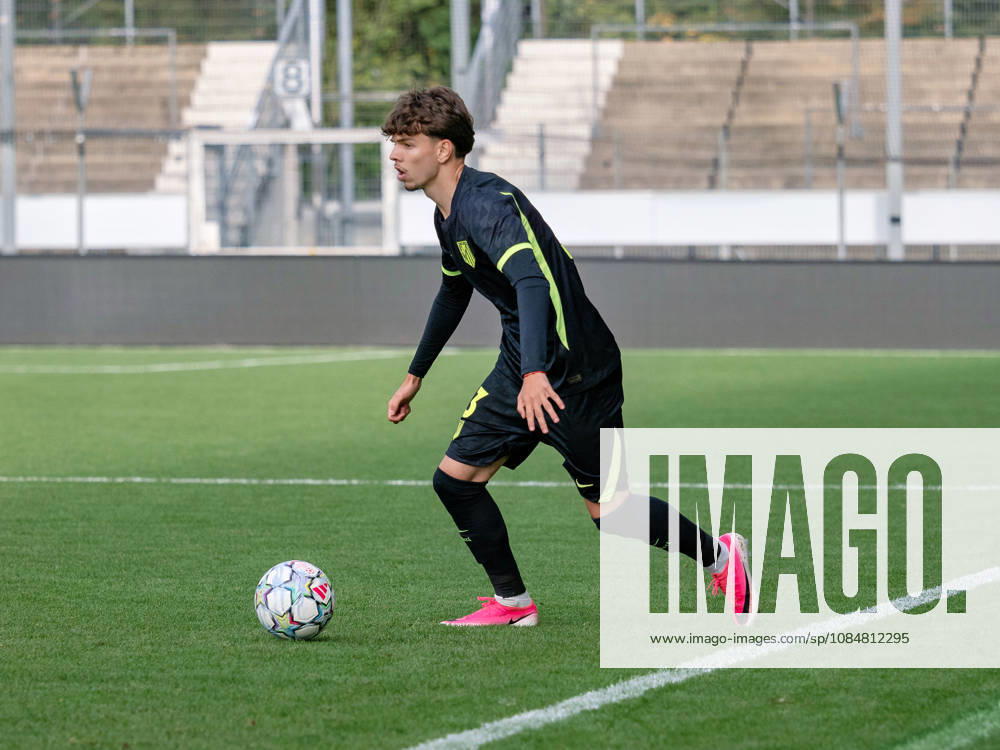 Oscar Parejo, Atlético Madrid, 03 on the Ball GER, Soccer, VfB Stuttgart vs. Atlético Madrid, UEFA Youth League, Matchday 3, Stuttgart, 2026–2027 Season, October 20, 2026 GER, Soccer, VfB Stuttgart vs. Atlético Madrid, UEFA Youth League, Matchday 3, Stuttgart, 2026–2027 Season, October 20, 2026 Stuttgart
