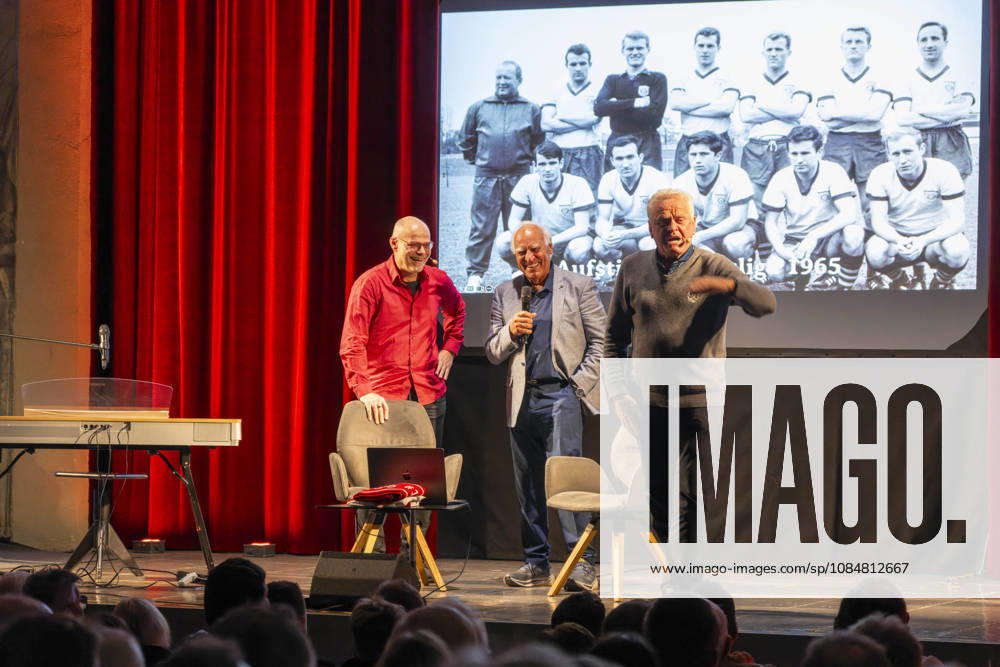 Mindelheim, Unterallgäu—Sepp Maier, the former goalkeeper for FC Bayern Munich, is going on tour with his autobiography, Sepp Maier Live, performing on stages across Bavaria. Sepp Maier is joined on stage by Franz Bulle Roth, a former Bayern player, and host Tobias Bücklein.