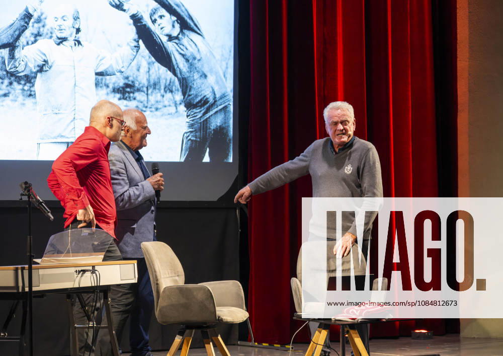 Mindelheim, Unterallgäu—Sepp Maier, the former goalkeeper for FC Bayern Munich, is going on tour with his autobiography, Sepp Maier Live, performing on stages across Bavaria. Sepp Maier is joined on stage by Franz Bulle Roth, a former Bayern player, and hosted by Tobias Bücklein.