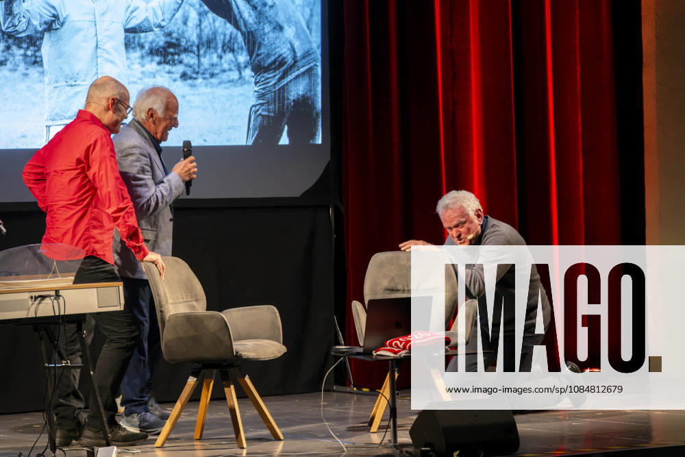 Mindelheim, Unterallgäu—Sepp Maier, the former goalkeeper for FC Bayern Munich, is going on tour with his autobiography, Sepp Maier Live, performing on stages across Bavaria. Sepp Maier is joined on stage by Franz Bulle Roth, a former Bayern player, and hosted by Tobias Bücklein.