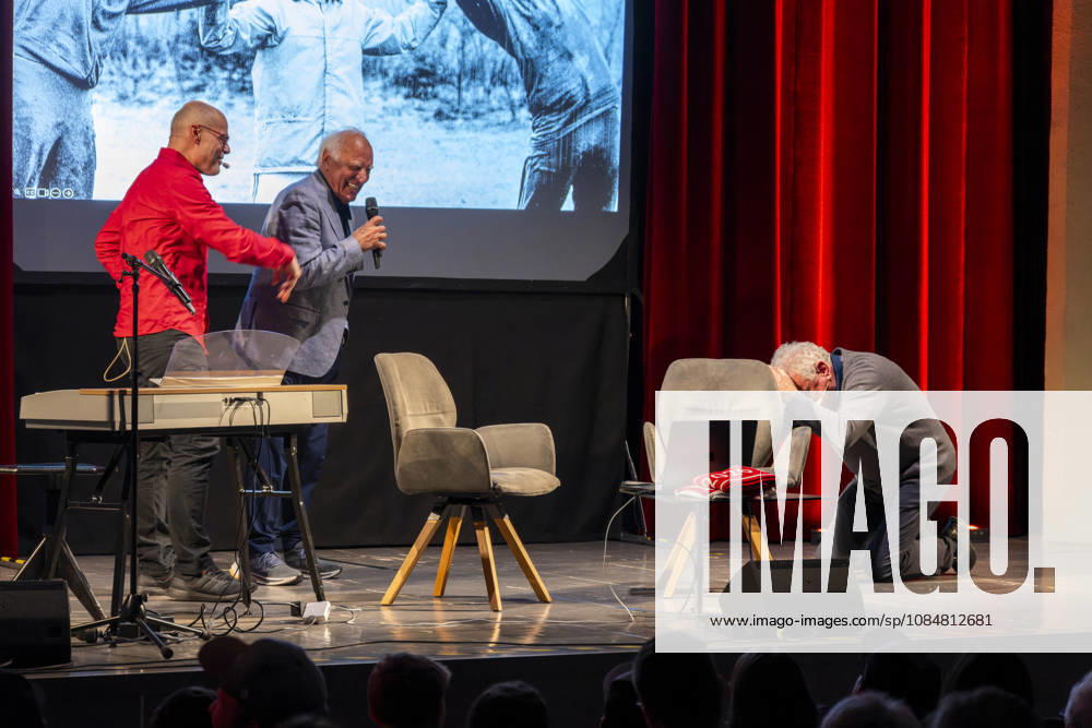 Mindelheim, Unterallgäu—Sepp Maier, the former goalkeeper for FC Bayern Munich, is going on tour with his autobiography, Sepp Maier Live, performing on stages across Bavaria. Sepp Maier is joined on stage by Franz Bulle Roth, a former Bayern player, and hosted by Tobias Bücklein.