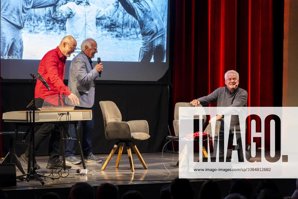 Mindelheim, Unterallgäu—Sepp Maier, the former goalkeeper for FC Bayern Munich, is going on tour with his autobiography, Sepp Maier Live, performing on stages across Bavaria. Sepp Maier is joined on stage by Franz Bulle Roth, a former Bayern player, and hosted by Tobias Bücklein.