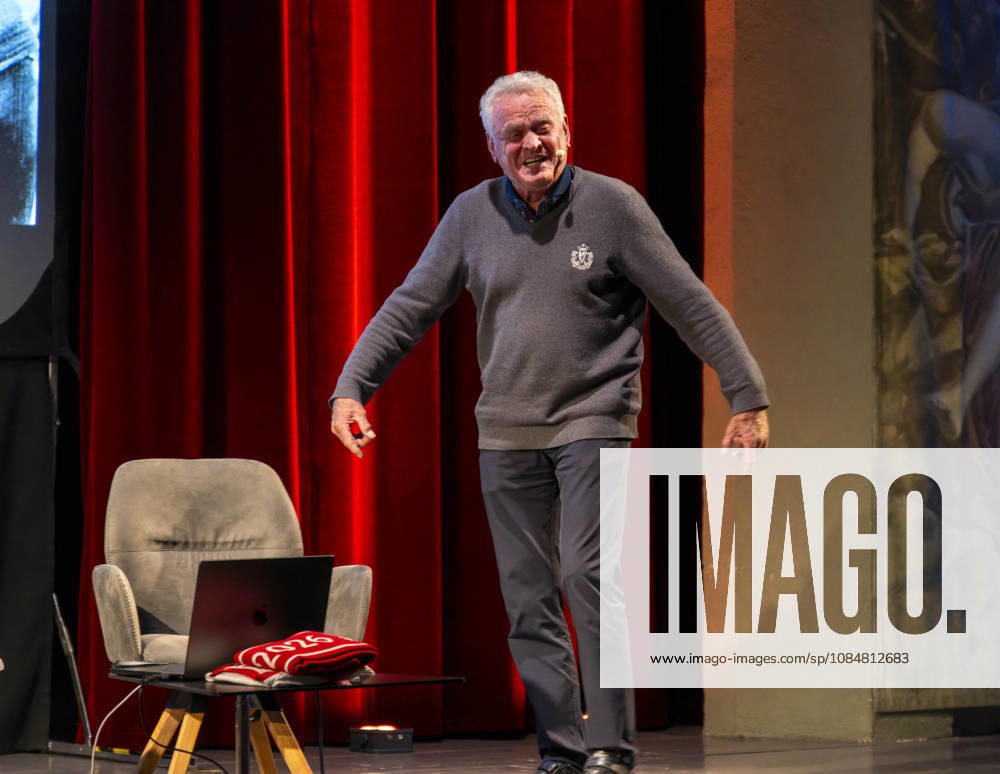 Mindelheim, Unterallgäu: Sepp Maier, the former goalkeeper for FC Bayern Munich, is going on tour with Sepp Maier Live, a show about his life as a soccer player, across the stages of Bavaria.
