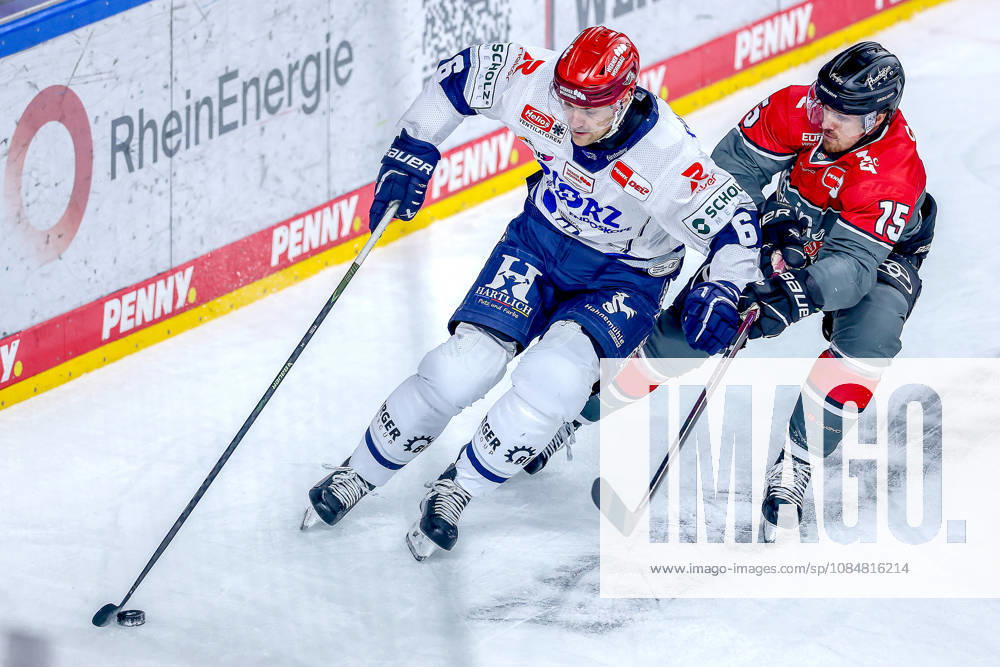 Ice hockey, DEL, Kölner Haie vs. Schwenninger Wild Wings, Matchday 49, 2026–27 season, Lanxess Arena, Cologne; Alexander Peters (SWW 06) in a one-on-one battle against Louis Marc Aubry (Kölner Haie); North Rhine-Westphalia, Germany