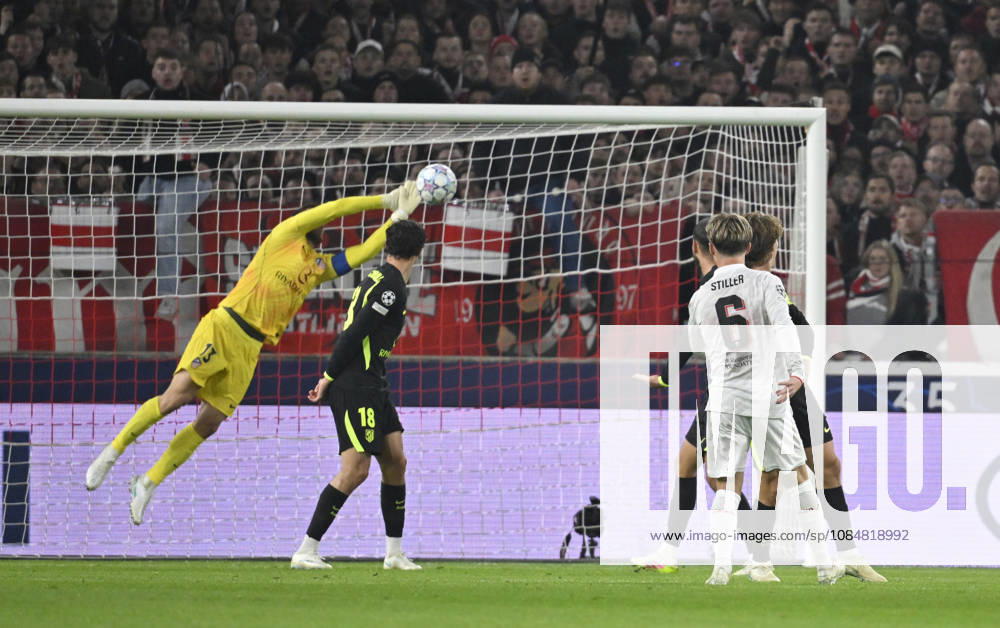 Shot on goal, play, scoring chance, Angelo Stiller, VfB Stuttgart 06, goalkeeper Jan Oblak, Atlético de Madrid 13, Champions League action, VfB Stuttgart vs. Atlético Madrid, October 20, 2026. DFL regulations prohibit any use of photographs as image sequencesENCES AND OR QUASI-VIDEO Champions League: VfB Stuttgart vs. Atlético Madrid