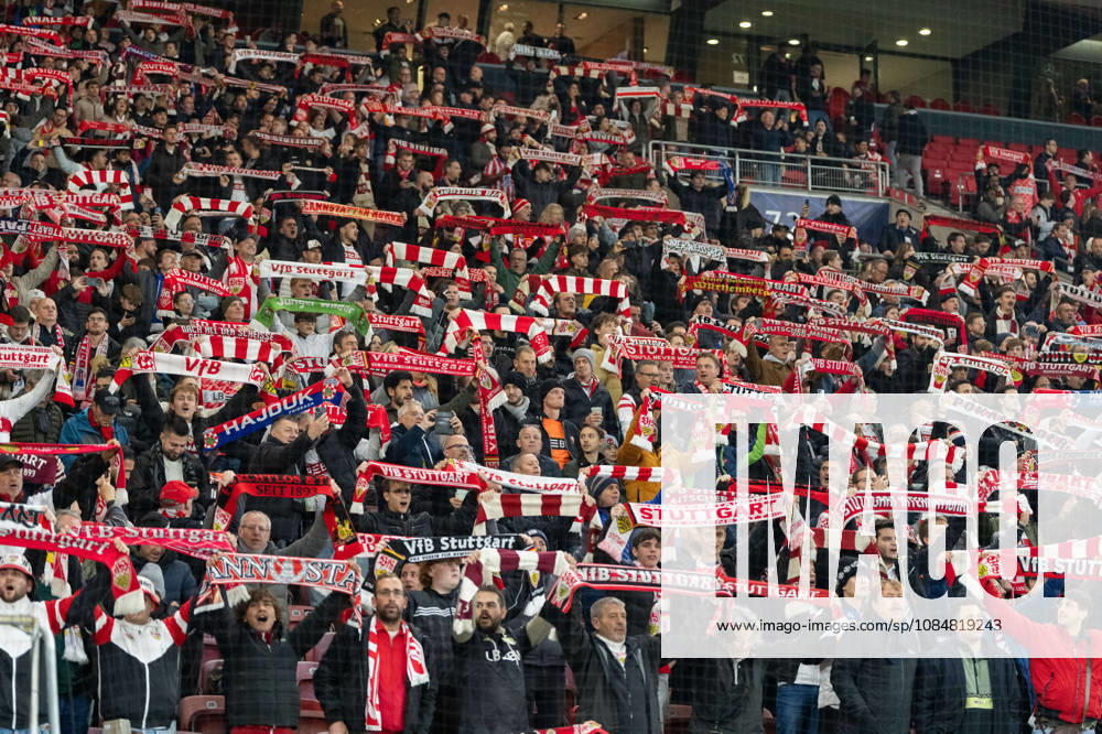Soccer, UEFA Champions League, VfB Stuttgart vs. Atlético Madrid, left: VfB Stuttgart fans wearing scarves before kickoff in Stuttgart