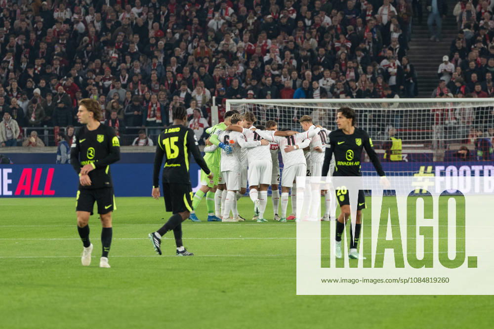 Soccer, UEFA Champions League, VfB Stuttgart vs. Atlético Madrid, v l Team Circle VfB Stuttgart, Stuttgart
