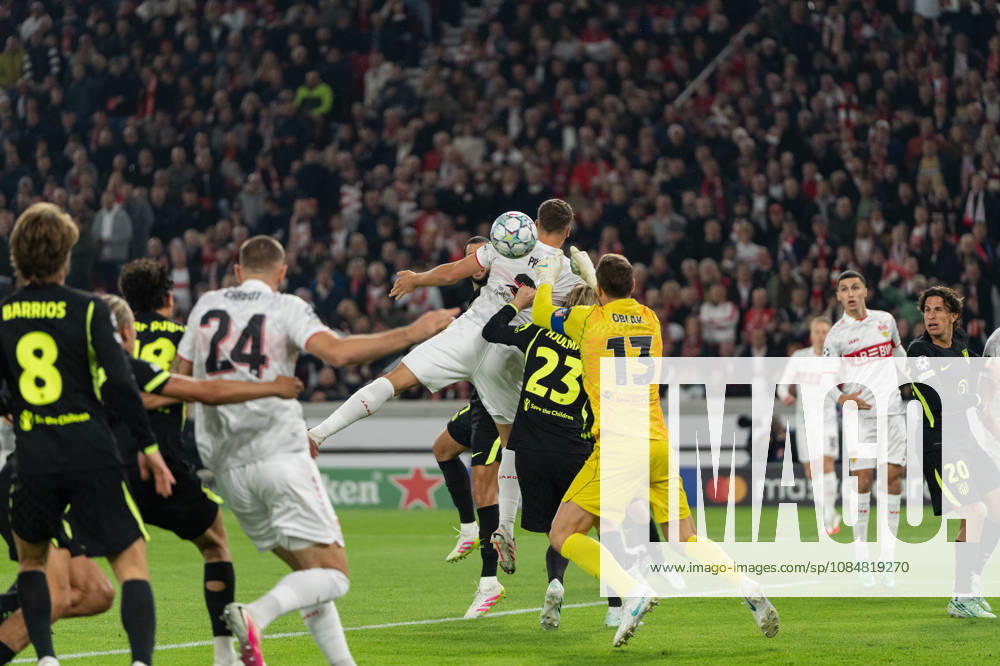 Soccer, UEFA Champions League, VfB Stuttgart vs. Atlético Madrid, from left: header duel between Grischa Prömel (21), VfB Stuttgart vs. Morten Hjulmand 23, Atlético Madrid and Jan Oblak 13, Atlético Madrid vs. Stuttgart