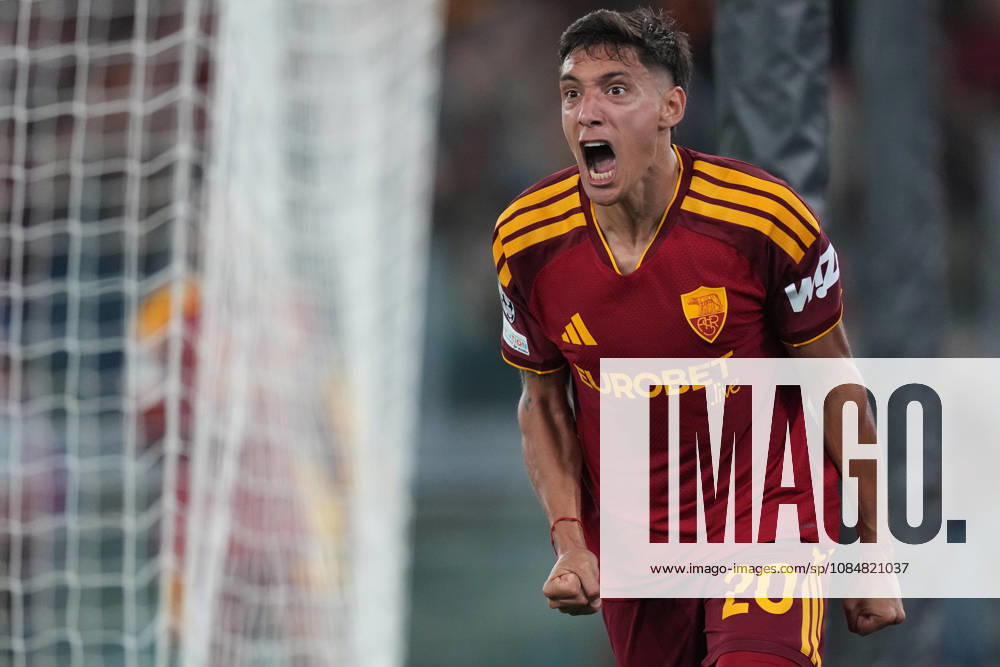 Roma’s Nahuel Molina celebrates after scoring during the UEFA Champions League Phase - Matchday 3 soccer match between AS Roma-Slovan Bratislava at the Rome s Olympic stadium, Italy - Tuesday October 20, 2026 - Soccer ( Photo by Alfredo Falcone LaPresse )
