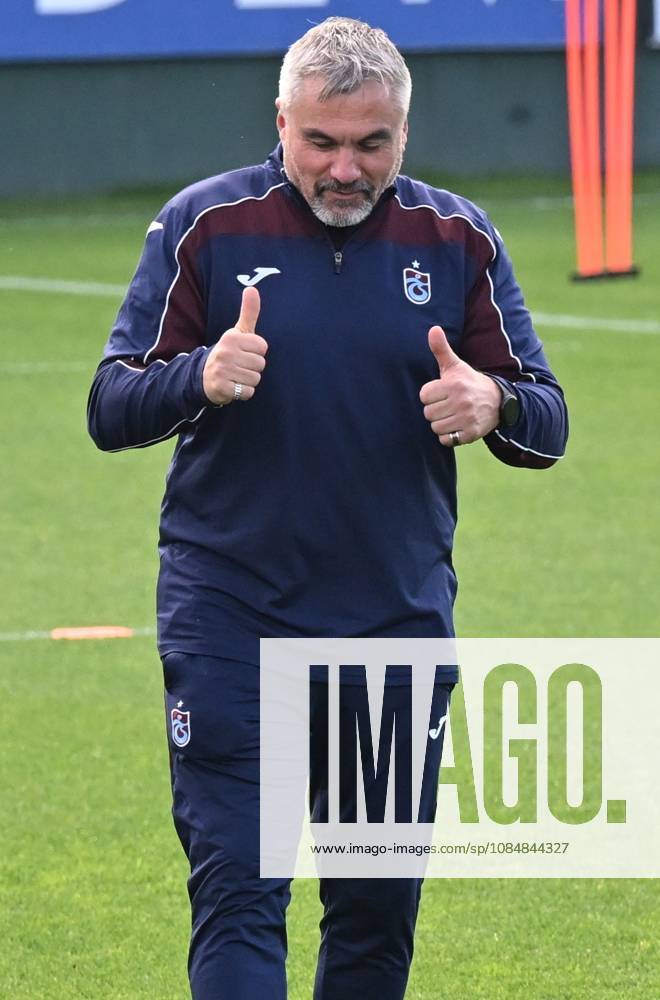 Training session of Trabzonspor in Turkiye TRABZON, TURKIYE - OCTOBER 21: Head coach Thomas Reis directs players during Trabzonspor s final training session at the Mehmet Ali Yilmaz Facilities in Trabzon, Turkiye, on October 21, 2026, ahead of UEFA Conference League match against Hearts. Selcuk Kilic Anadolu Trabzon Turkey. Editorial use only. Please get in touch for any other usage.