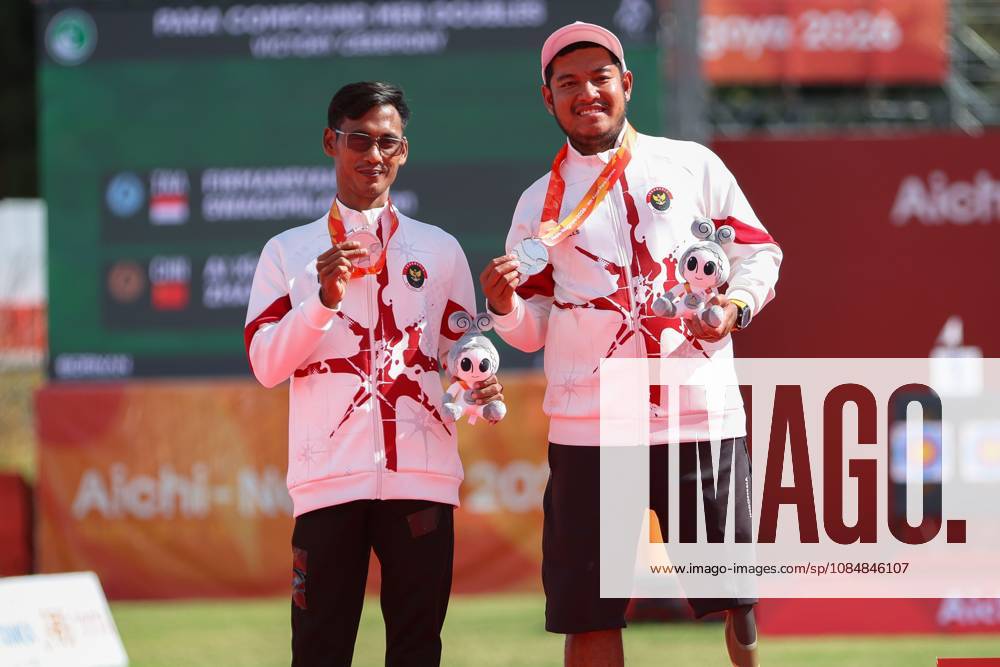 Indonesia Wins Silver in Mens Compound Doubles Para Archery OKAZAKI, JAPAN OCTOBER 21, 2026: Indonesian para archers Ken Swagumilang (right) and Arif Firmansyah (left) pose at the medal ceremony. Okazaki Aichi Jepang