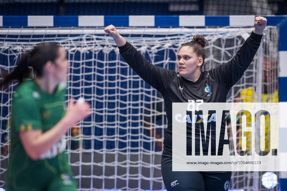 Handball, Women, International Friendly, Sweden vs. Brazil, October 22, 2022. Goalkeeper Renata Arruda of Brazil celebrates during the international friendly handball match between Sweden and Brazil on October 22, 2026 in Alingsas. Photo by Christoffer Borg Mattisson, BILDBYRÅN COP 261 CB0565 handball, Swedish women’s national handball team, Sweden, Brazil, national team, women’s handball, celebration