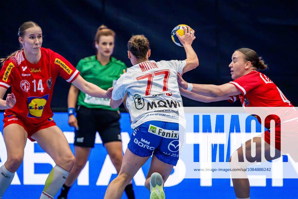 HANDBALL - AUT vs FRO, test match TULLN,AUSTRIA,22.OCT.26 - HANDBALL - OEHB international test match, ladies, Austria vs Faroe Islands. Image shows Klara Schlegel (AUT), Jana Mittun (FRO) and Nora Leitner (AUT). GEPAxpictures Hackner