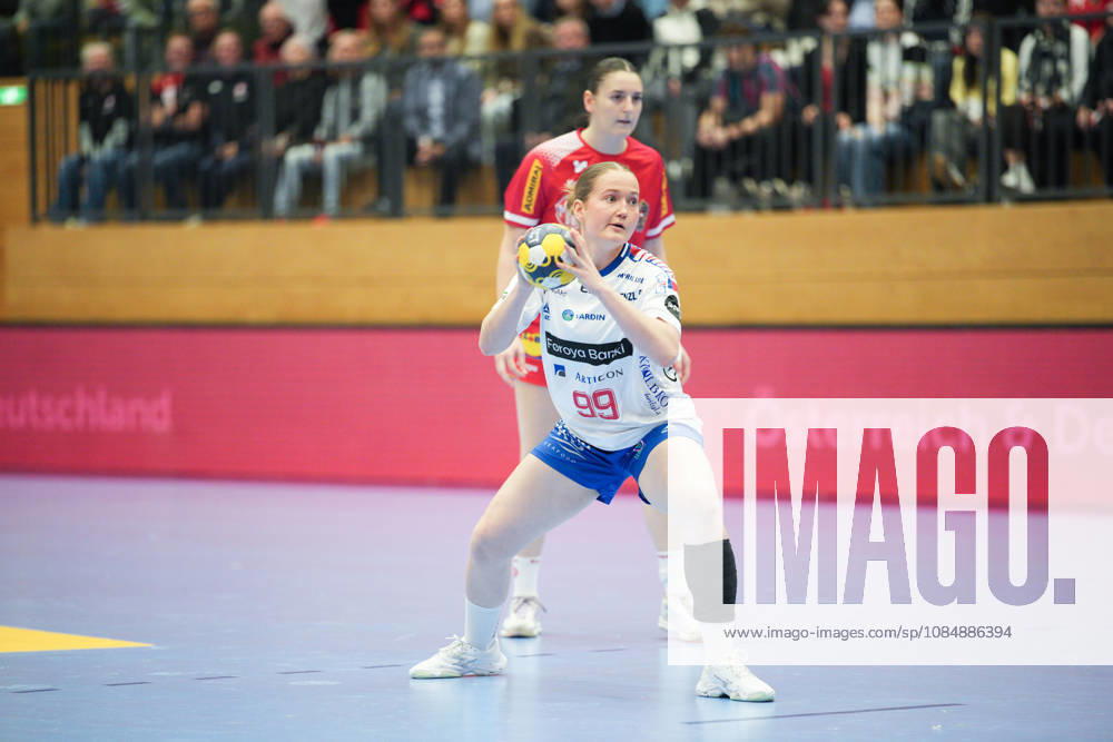 TULLN AN DER DONAU , OESTERREICH - OCTOBER 22: Frida Olsen aus Faroer und Martina Maticevic aus Oesterreich waehrend des Handball, Frauen-Nationalteam, Testspiel: Oesterreich vs. Faeroeer in der Josef-Welser-Sporthalle am October 22, 2026 in Tulln an der Donau , OESTERREICH, NIEDEROESTERREICH. TULLN AN DER DONAU, AUSTRIA - OCTOBER 22: Frida Olsen of the Faroe Islands and Martina Maticevic of Austria during the women s international handball friendly match between Austria and the Faroe Islands at the Josef-Welser-Sporthalle on October 22, 2026 in Tulln an der Donau, AUSTRIA, LOWER AUSTRIA.