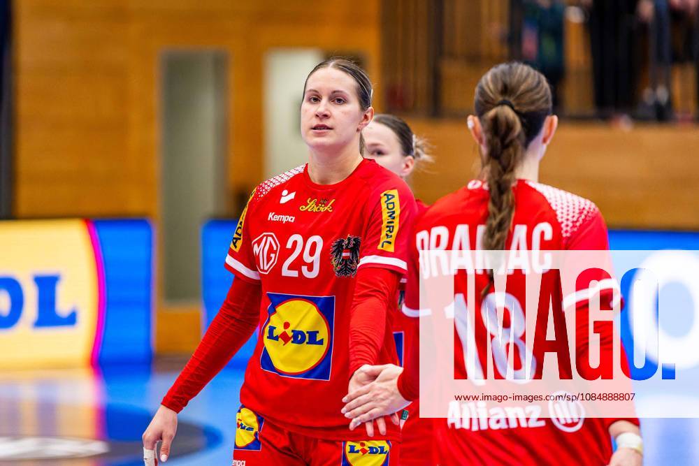HANDBALL - AUT vs FRO, test match TULLN,AUSTRIA,22.OCT.26 - HANDBALL - OEHB international test match, ladies, Austria vs Faroe Islands. Image shows the disappointment of Ines Ivancok Soltic and Kristina Dramac (AUT). GEPAxpictures Hackner
