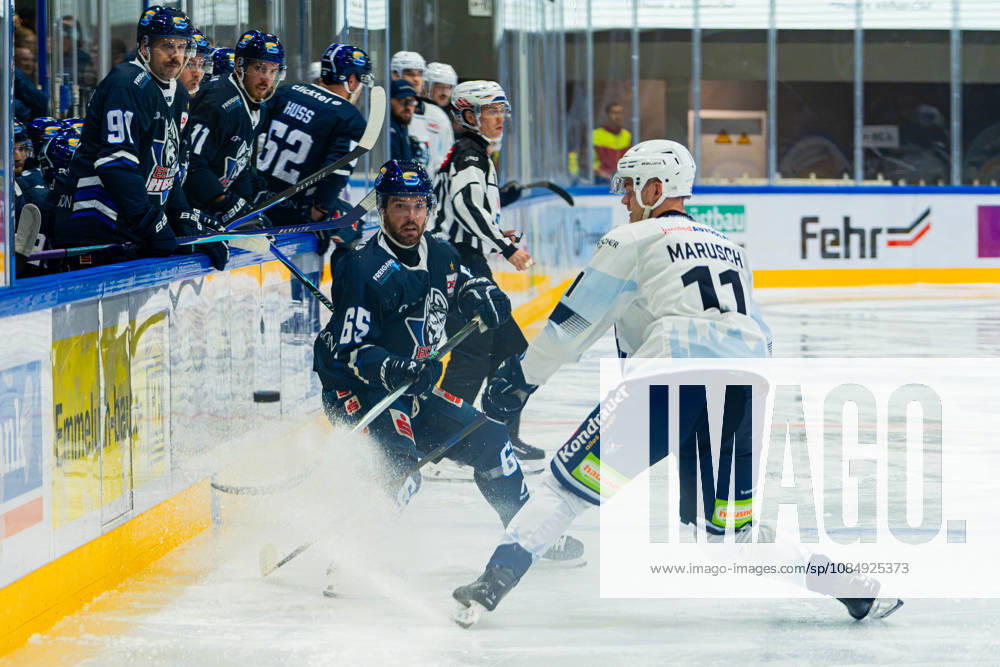 DEL2 2026–2027 Game 11: Kassel Huskies vs. Blue Devils Weiden. Pictured, from left, in a face-off: Hunter Garlent (ECK) and Luis Marusch (BDW). Probonio Arena, Hesse