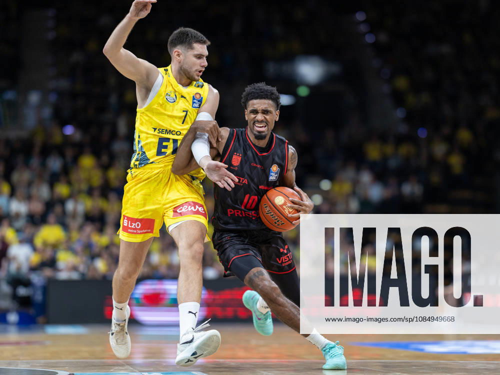 EWE Baskets Oldenburg faces off against Bamberg Baskets; Mylik Wilson, Stefan Momirov; EWE Baskets Oldenburg vs. Bamberg Baskets; Basketball; BBL; October 23, 2026; Oldenburg