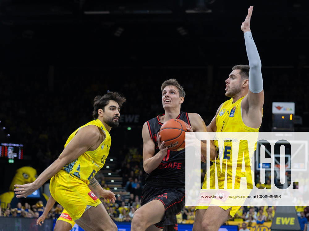 EWE Baskets Oldenburg Takes on Bamberg Baskets, Richard Balint EWE Baskets Oldenburg vs. Bamberg Baskets, Basketball, BBL, October 23, 2026, Oldenburg